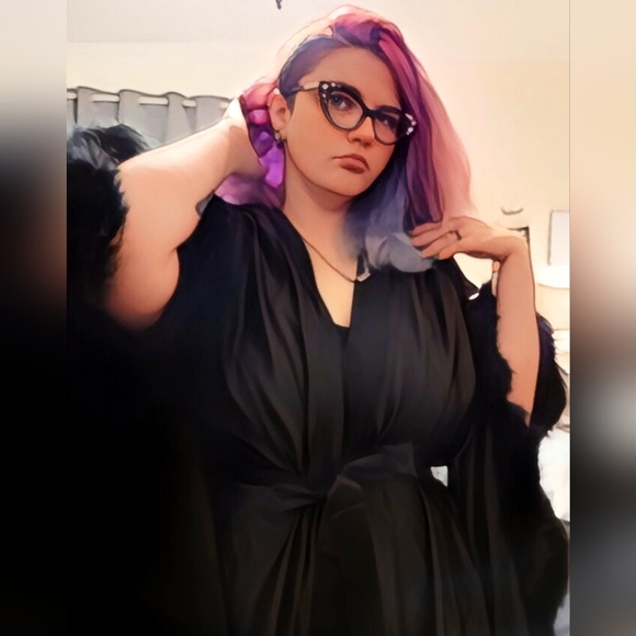 Meet your Posher - Rina - Picture 3 of 3